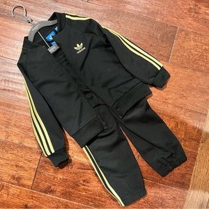 Adidas 2T Black and Gold Tracksuit (2 Pieces)